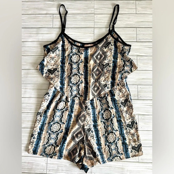 BAND OF GYPSIES BOG COLLECTIVE Women’s Silky Double Layer Romper Size Small - Picture 6 of 13